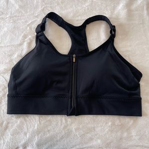 Athleta sports bra size medium